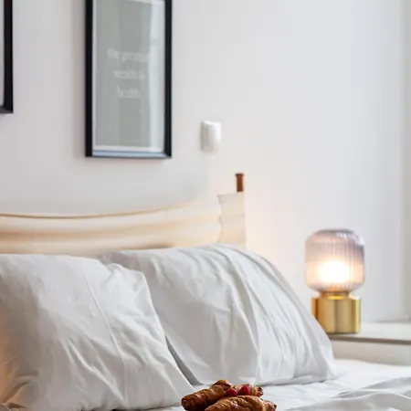 Lovelystay - Aurora Heights Apartman *