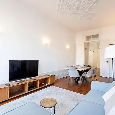 Lovelystay - Aurora Heights Apartment