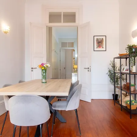 Lovelystay - Aurora Heights Porto